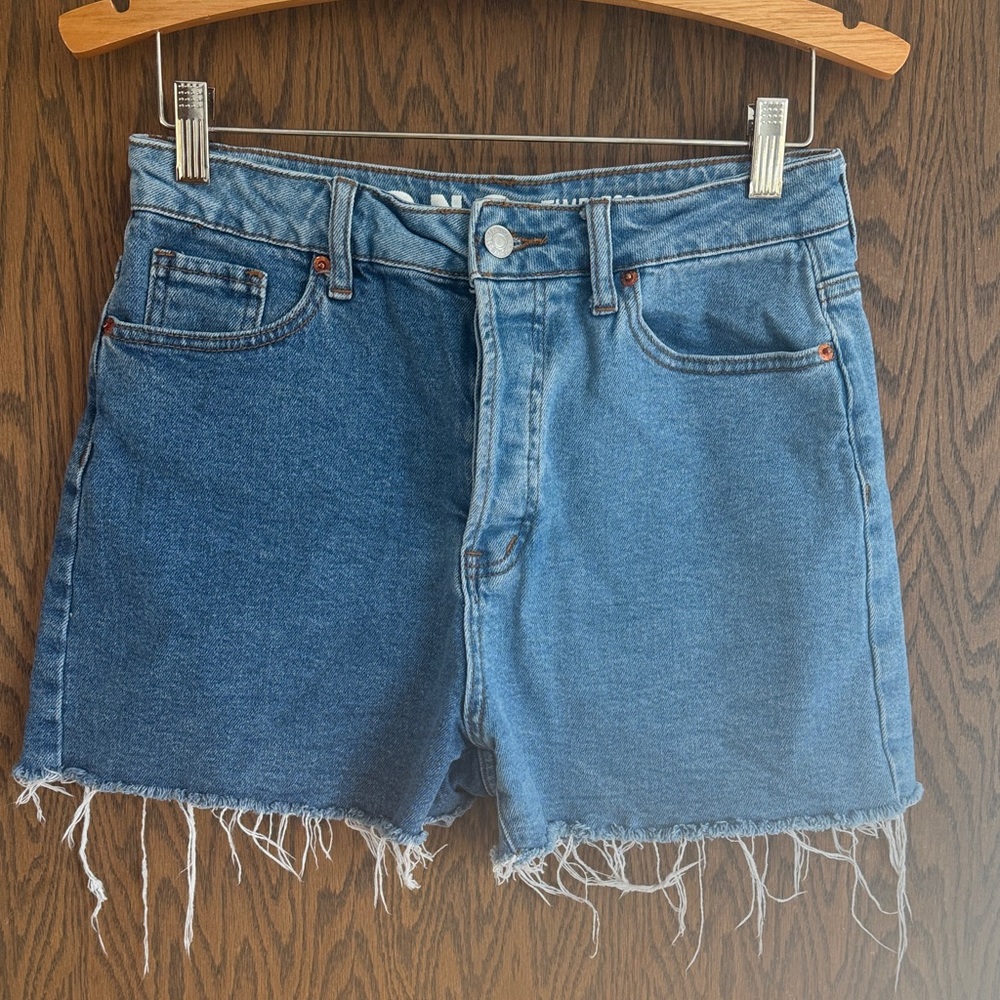 Classic Blue Jean Two Tones Shorts with Frayed Hem